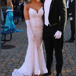 PS21208 Portia and Scarlett Size 10 Wedding Sequined White Mermaid Dress